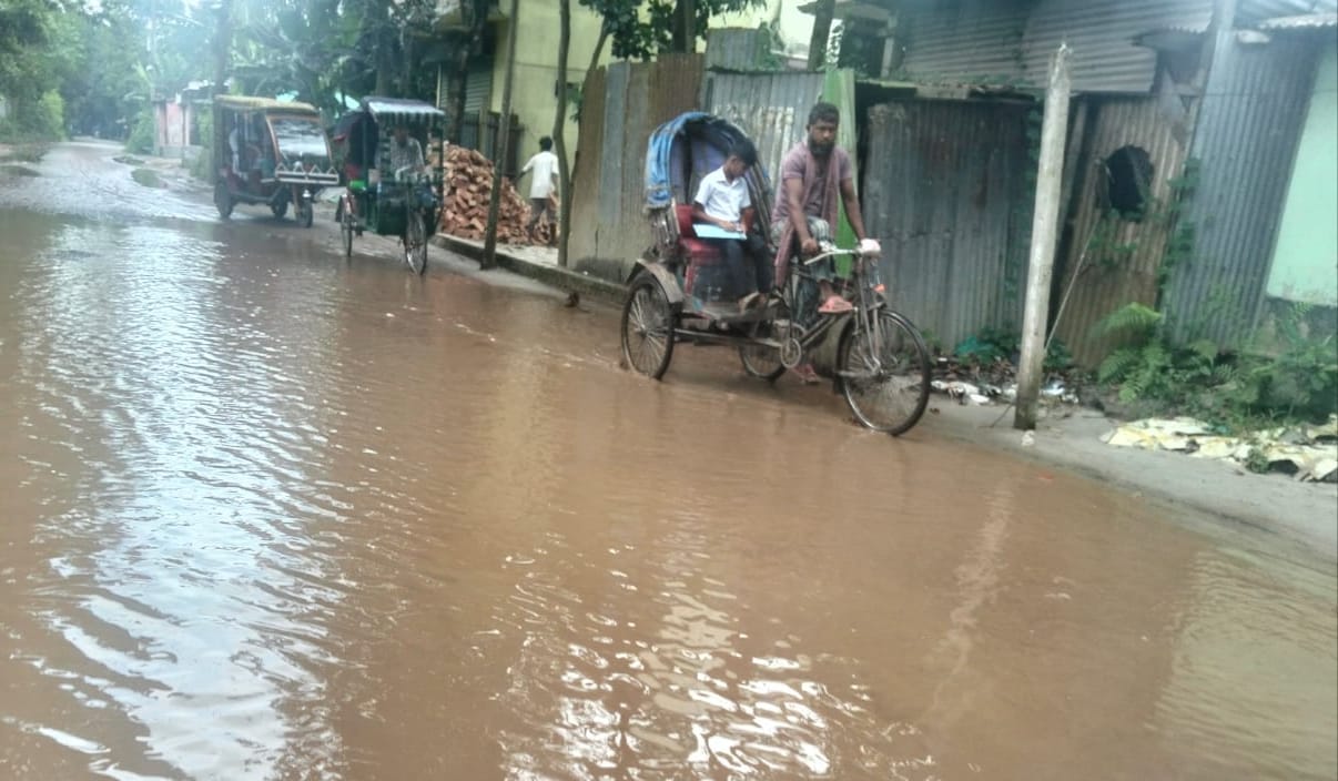 কেরানীগঞ্জের রোহিতপুর-আব্দুল্লাহপুর সংযোগ সড়কের বেহাল দশা: চরম ভোগান্তিতে এলাকাবাসী