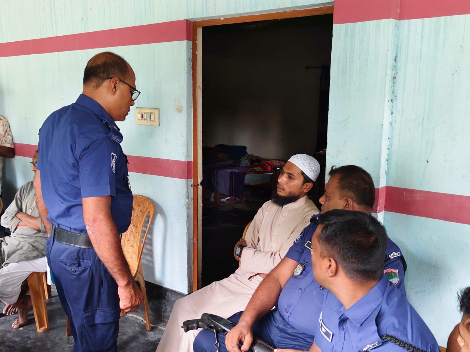 কুমারখালীতে মাদ্রাসা শিক্ষার্থীকে বলৎকার চেষ্টার অভিযোগ শিক্ষক আটক