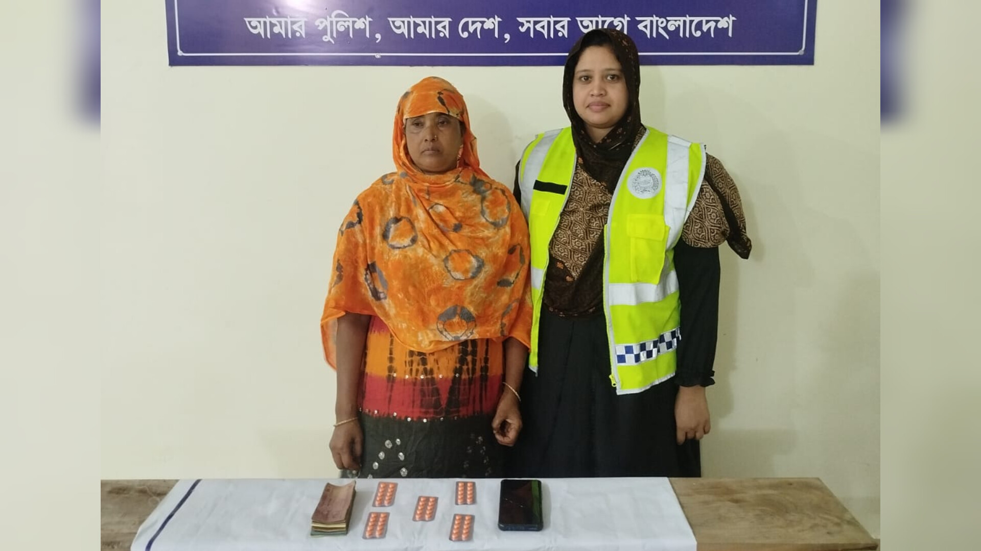 নওগাঁর ধামইরহাটে ৫০ পিস ট্যাপেন্টাডল ট্যাবলেটসহ নারী গ্রেপ্তার