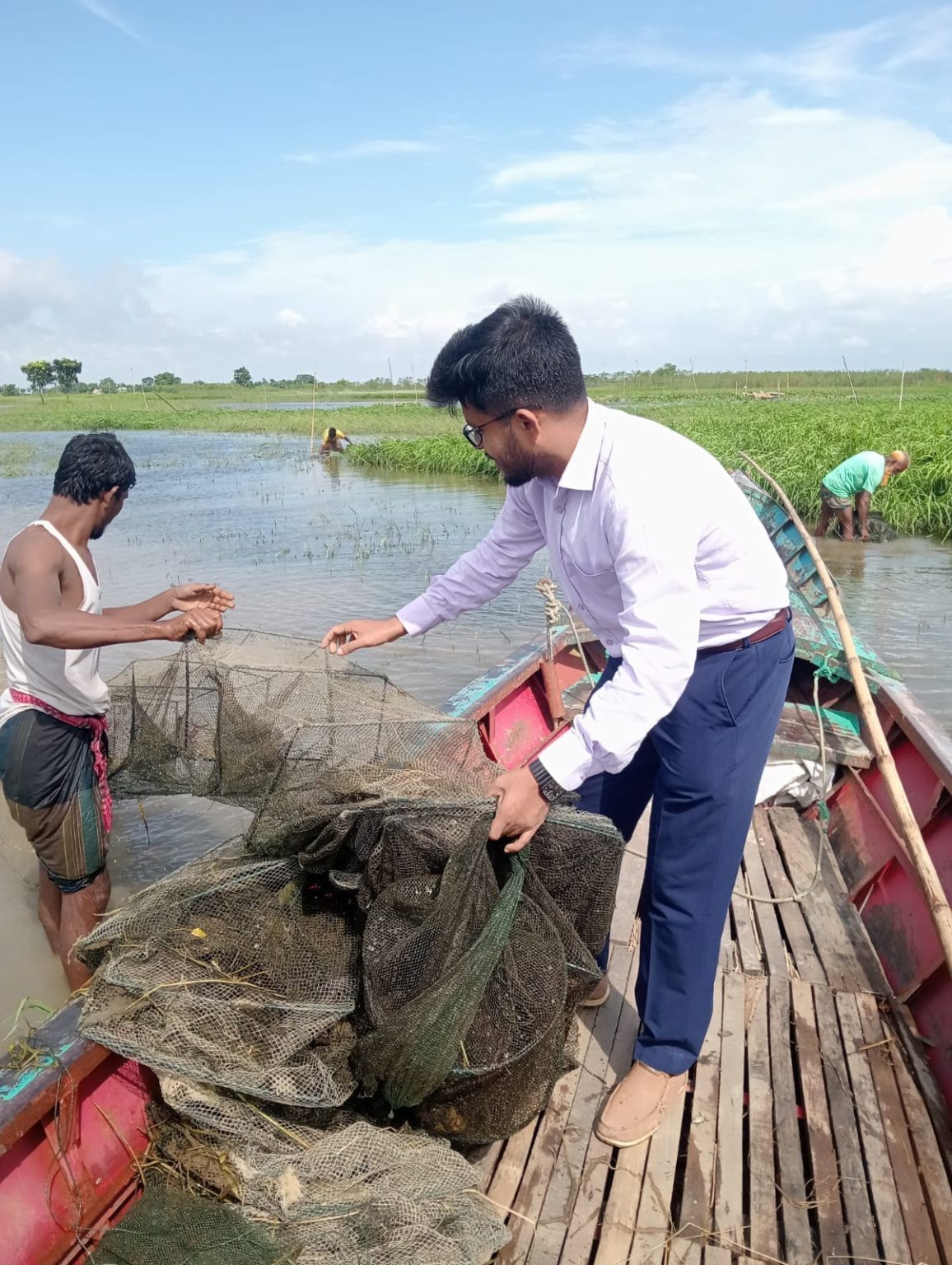 সদরপুরে অবৈধ ‘চায়না দুয়ারি’ জালের বিরুদ্ধে অভিযান, ২২০টি জাল জব্দ ও ধ্বংস