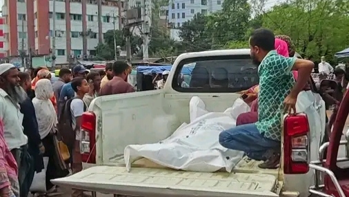 নওগাঁয় যাত্রীবাহী বাসচাপায় শিক্ষকের মৃত্যু
