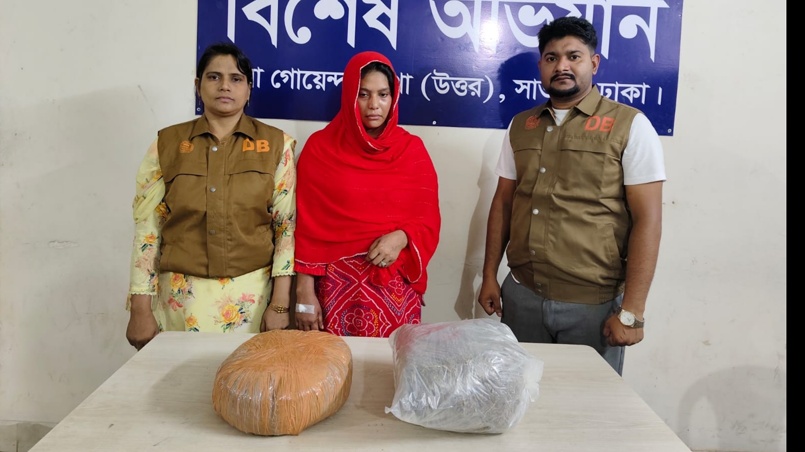 ৪ কেজি গাঁজাসহ নারী মাদক ব্যবসায়ী গ্রেপ্তার