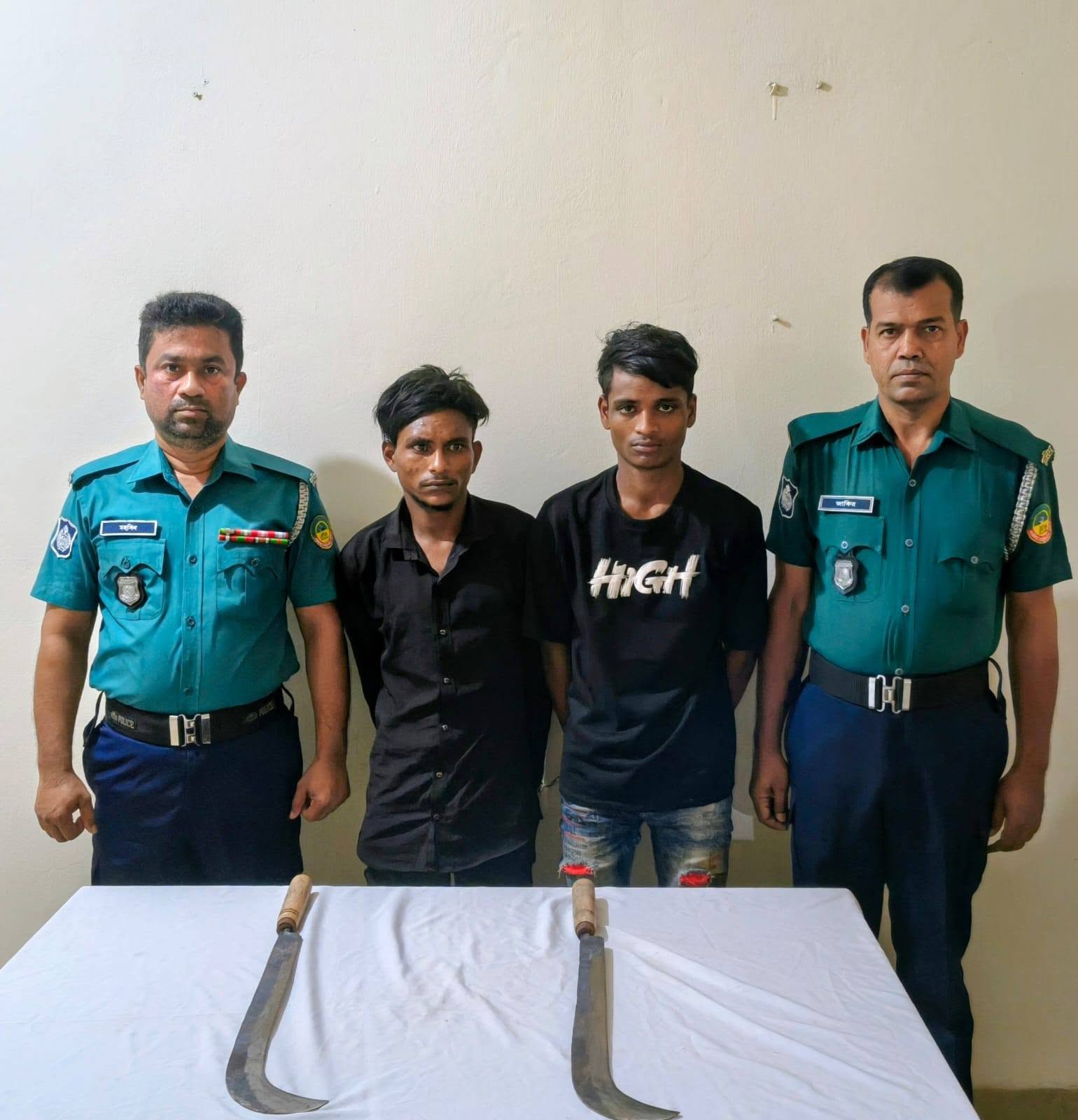 টঙ্গী পশ্চিম থানার অভিযানে অস্ত্রসহ ২ আসামি গ্রেফতার, আদালতে প্রেরণ