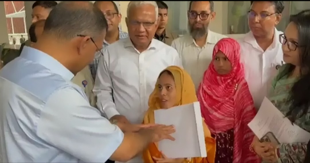 প্রধানমন্ত্রীর হাত থেকে সরকারি চাকরির নিয়োগপত্র পেলেন তিন প্রতিবন্ধী ব্যক্তি