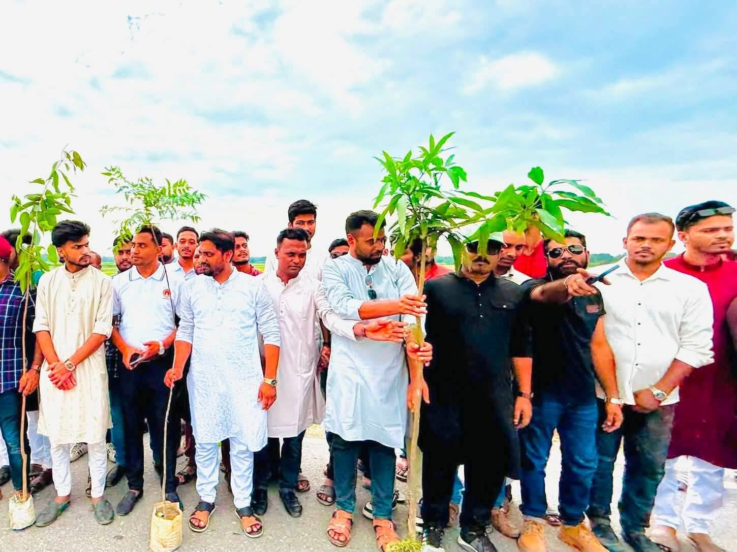 করবো কাজ,গড়বো দেশ’’ স্লোগানে মুখর মনোহরদী, ছাত্রদলের বৃক্ষরোপণ কর্মসূচির উদ্বোধন