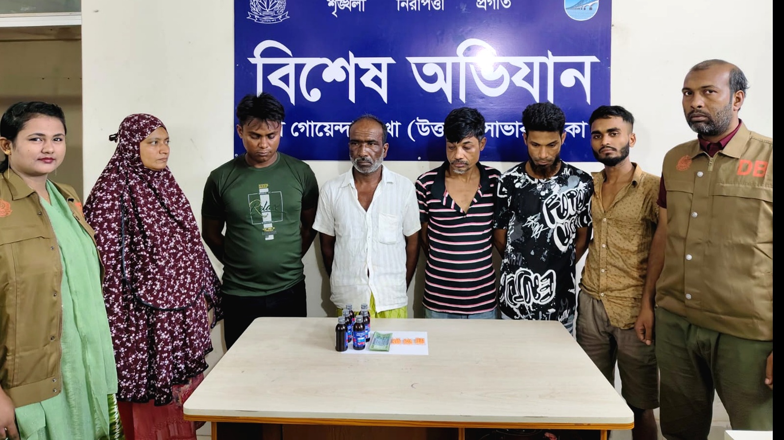 তিন অভিযানে ১৫০ ইয়াবা ও ফেনসিডিলসহ আটক ৬