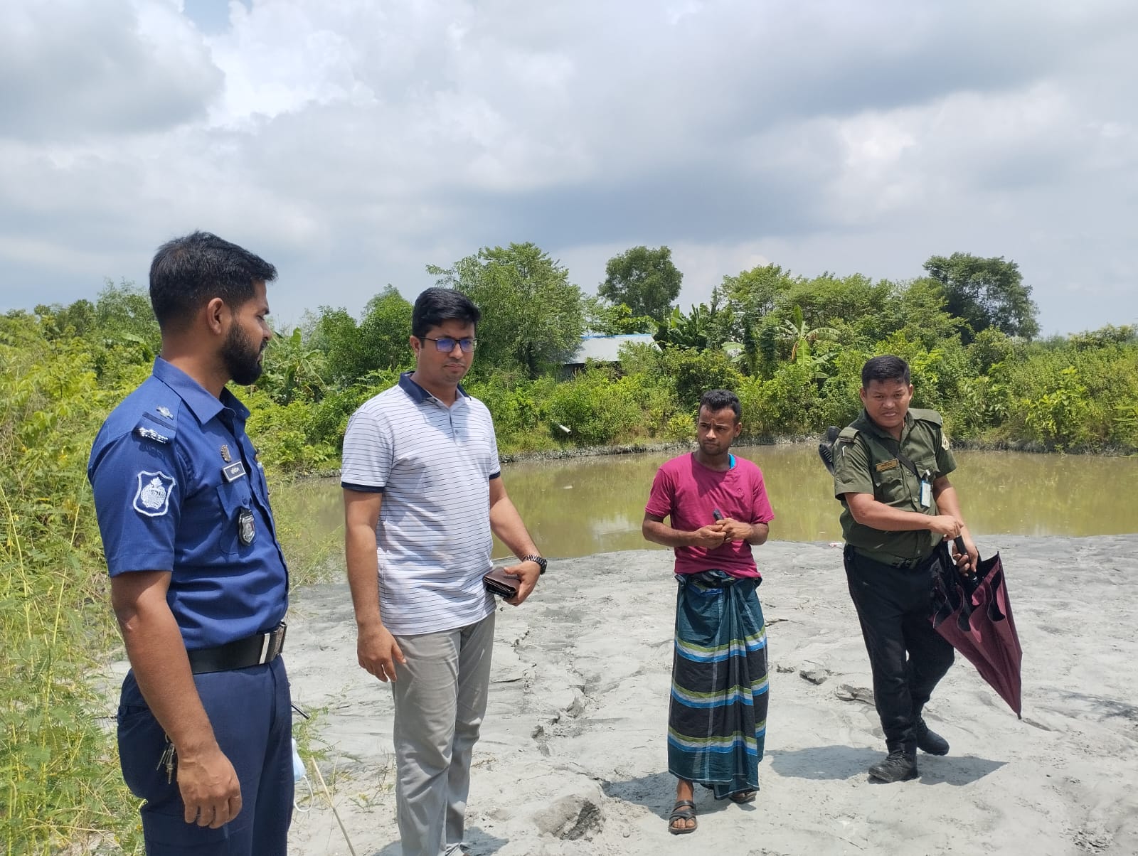 কসবায় পুকুর ভরাটে ড্রেজার ব্যবসায়ীকে ১ লাখ টাকা জরিমানা, সংযোগ বিচ্ছিন্ন