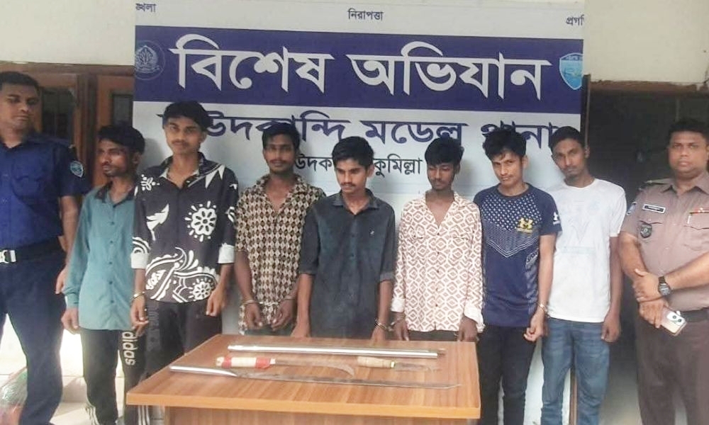 ঢাকা-চট্টগ্রাম মহাসড়কে ডাকাতির প্রস্তুতিকালে দেশি অস্ত্রসহ গ্রেপ্তার ৭