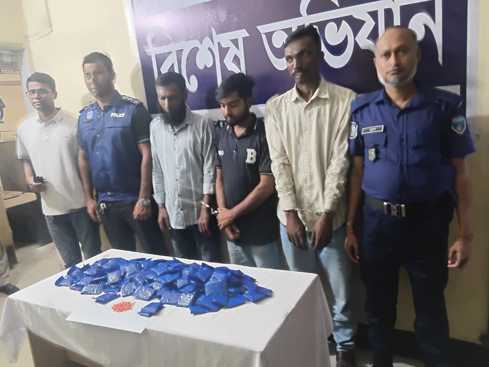 মিরসরাইয়ে ৪০ হাজার ৫০০ পিস ইয়াবাসহ নোহা জব্দ, গ্রেপ্তার ৩