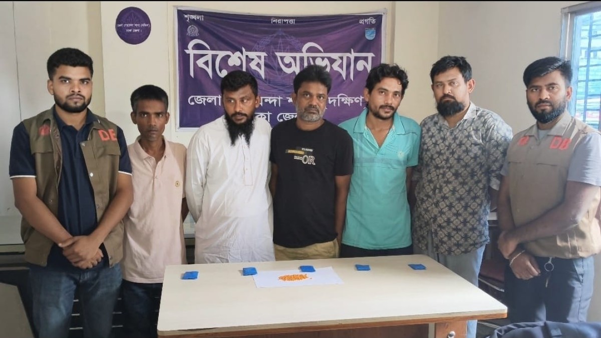 কেরানীগঞ্জে ডিবির বিশেষ অভিযান, ৭০০ ইয়াবাসহ ৫ জন গ্রেপ্তার