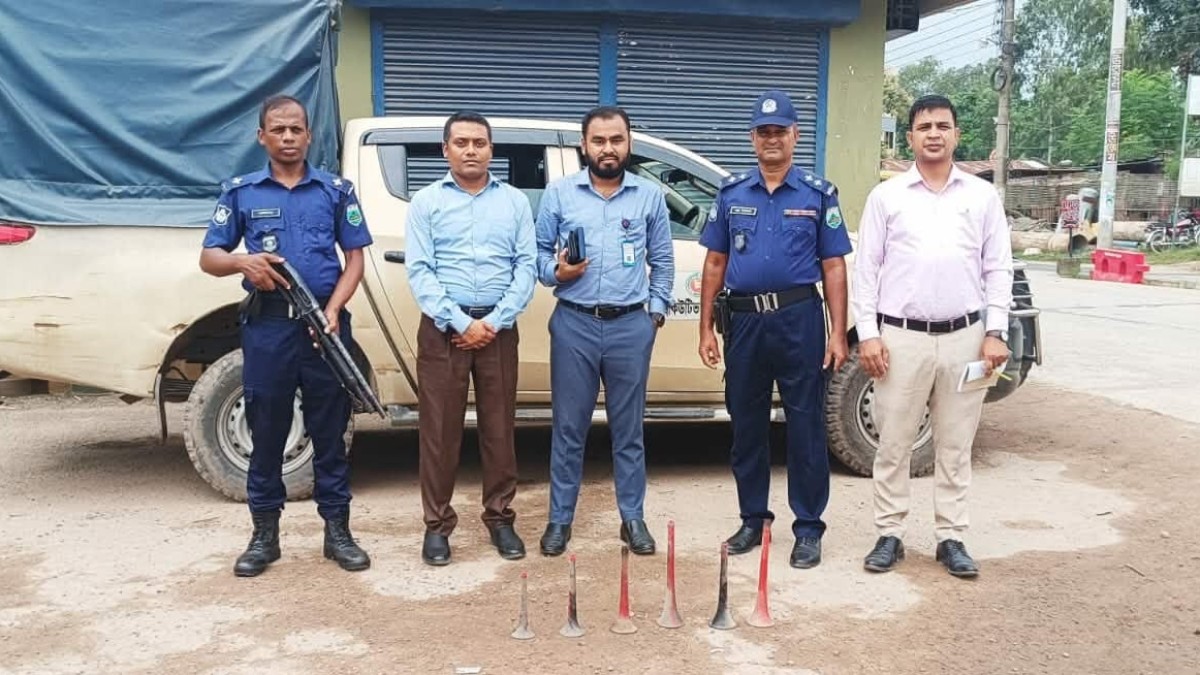 নওগাঁয় শব্দদূষণবিরোধী মোবাইল কোর্ট, ৩ পরিবহন চালককে জরিমানা