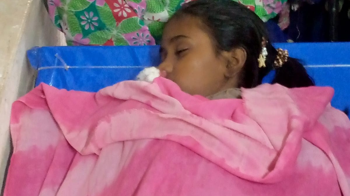 দিনাজপুর ফুলবাড়ীতে বাসের ধাক্কায় তৃতীয় শ্রেণির শিক্ষার্থী শিফার মর্মান্তিক মৃত্যু