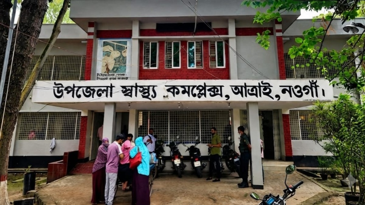 সরকারি অফিস সময়ে ব্যক্তিগত চেম্বারে স্বাস্থ্য সহকারী,সংবাদ প্রকাশের পর শোকজ