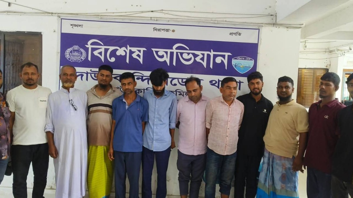 কুমিল্লা দাউদকান্দিতে ১ লাখ ৪২ হাজার ভারতীয় ট্যাবলেটসহ গ্রেপ্তার-১২