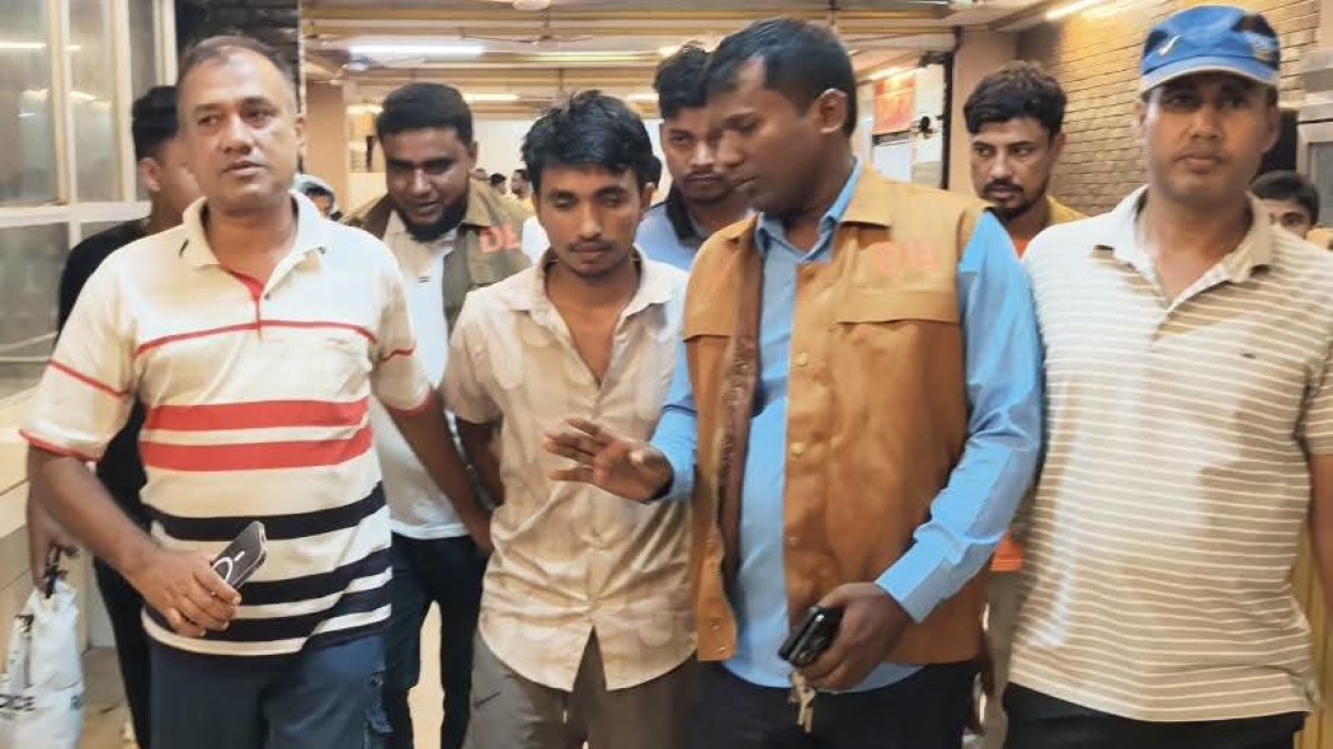 হ্যান্ডকাফসহ পালিয়ে লাইভে আসির, শেষ পর্যন্ত ওসি’র কৌশলে পানসি রেস্টুরেন্ট থেকে গ্রেপ্তার