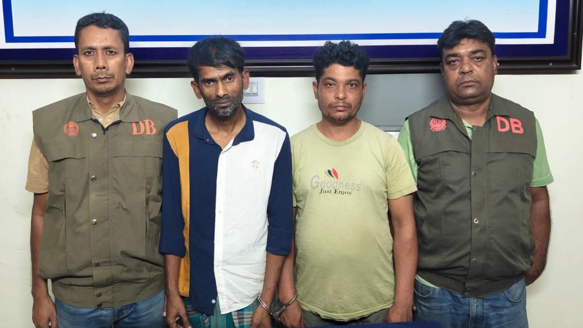 ৩০ হাজারের জাল নোট ২০ হাজারে বিক্রি বগুড়ায় ডিবির হাতে দুইজন আটক