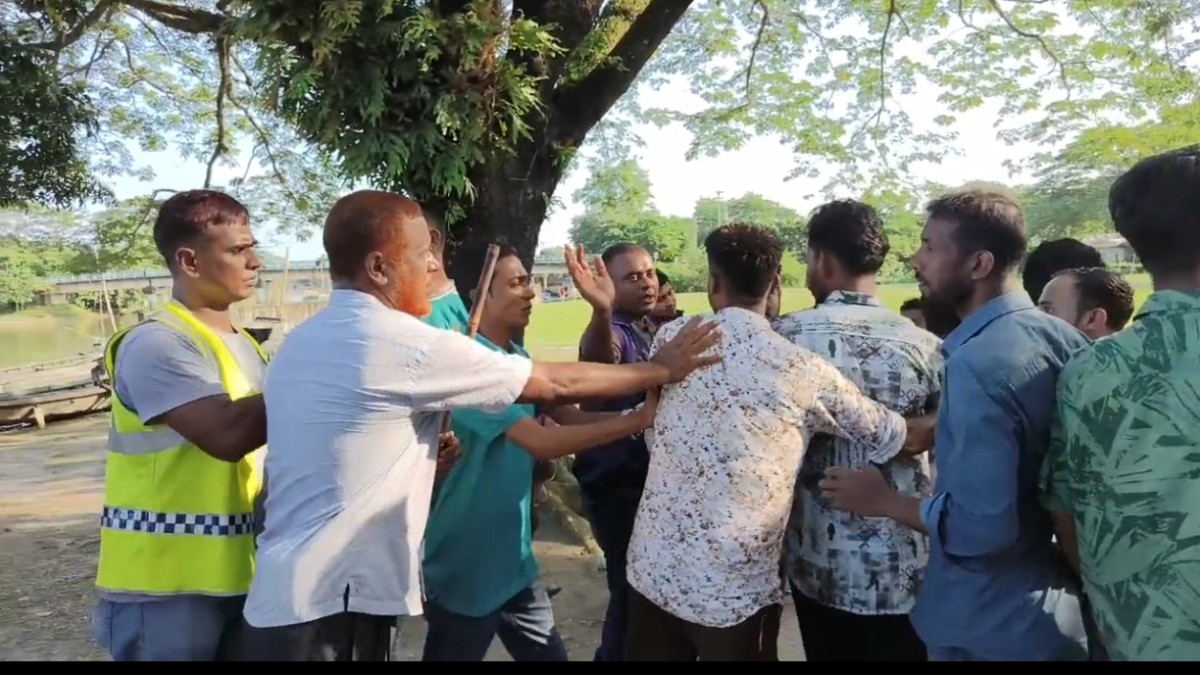 হাইকোর্টের স্থগিতাদেশের পরও খাস ইজারা, দেড় কোটি টাকা রাজস্ব দিয়েও মাছ ধরতে পারছেন না মৎস্যজীবীরা