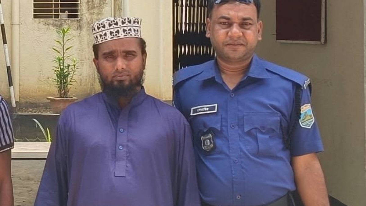 সাপাহারে হাফেজিয়া মাদ্রাসা'ছাত্রীকে যৌ'ন নিপীড়নের চেষ্টার অভিযোগ, পরিচালক গ্রে'প্তার