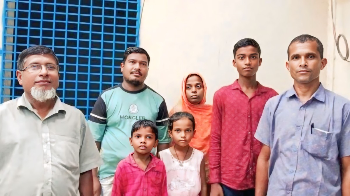 নওগাঁয় খ্রিষ্টান ধর্ম ছেড়ে একই পরিবারের ৫ জনের ইসলাম গ্রহণ