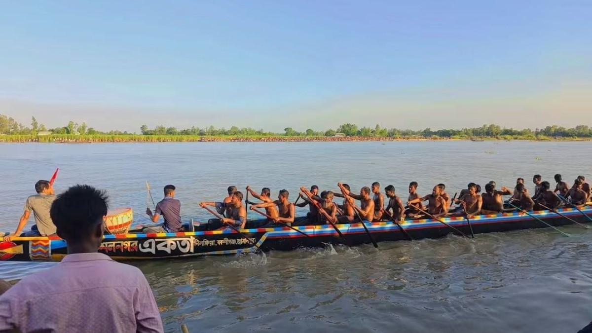বকশিগঞ্জে নৌকা বাইচ বিতর্কে আয়োজক কমিটির বিরুদ্ধে থানায় অভিযোগ। 