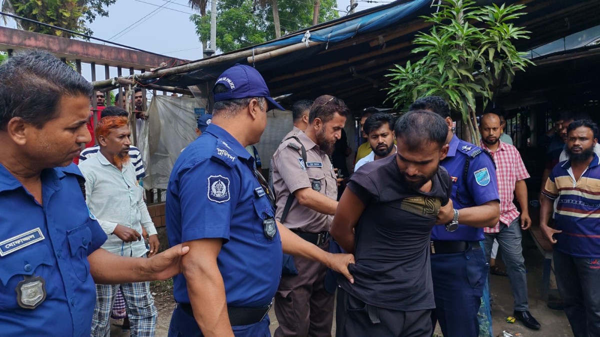 গোপালগঞ্জে স্বেচ্ছাসেবক লীগ নেতা আটক :-