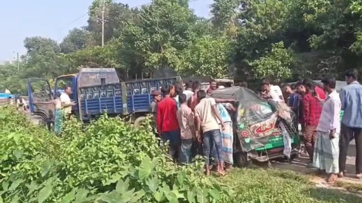 হোয়াইক্যংয়ে সিএনজি-পিকআপের মুখোমুখি সংঘর্ষে চালক নিহত, আহত ৫