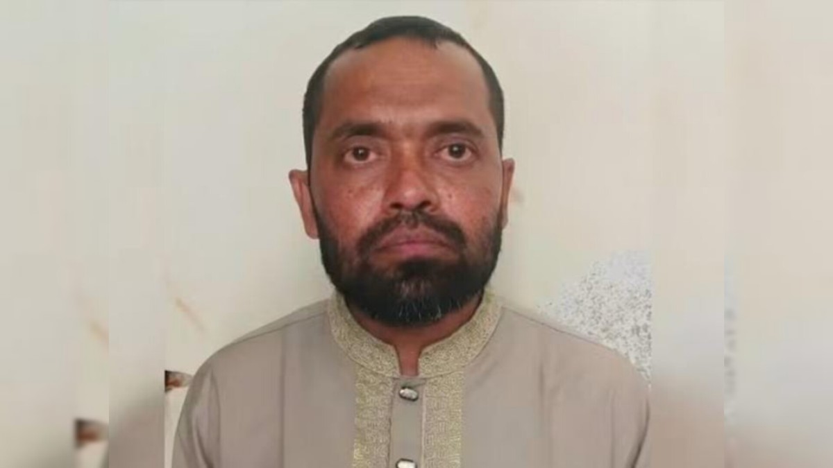 নওগাঁয় স্কুলছাত্রীকে ধর্ষণচেষ্টার অভিযোগে জামায়াত নেতা ও শিক্ষক কারাগারে
