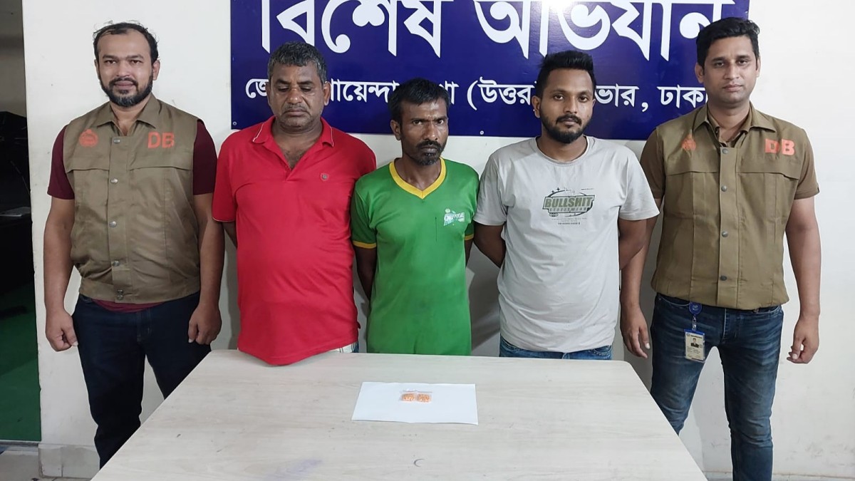 সাভারে পৃথক অভিযানে তিন মাদক ব্যবসায়ী গ্রেফতার
