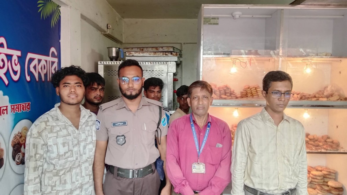 মনোহরদীতে ভোক্তা অধিকার অধিদপ্তরের অভিযান, বেকারিকে ৫ হাজার টাকা জরিমানা