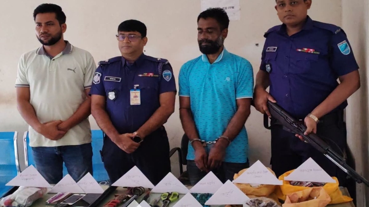 নড়িয়ায় অভিযানে ককটেল তৈরির সরঞ্জাম, ইয়াবা ও গাঁজাসহ ইনসান ঢালী আটক।
