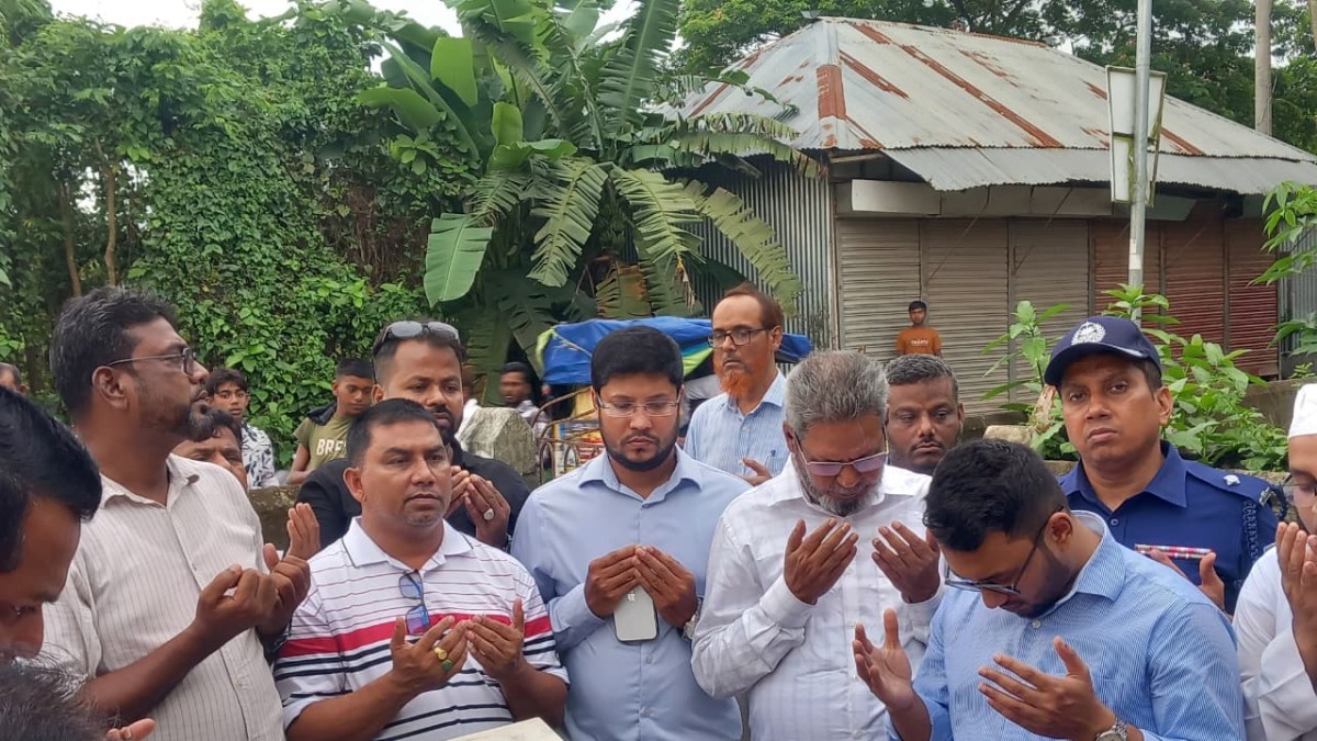 জুলাই গণঅভ্যুত্থান দিবস-২০২৬ উপলক্ষে ভেদরগঞ্জে শহিদদের কবরে পুষ্পস্তবক অর্পণ ও দোয়া মাহফিল
