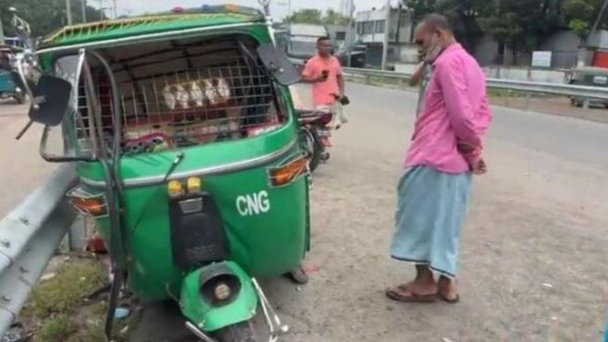 শিবপুরে প্রাইভেটকার-সিএনজির মুখোমুখি সংঘর্ষ: নিহত ১,আহত ৪