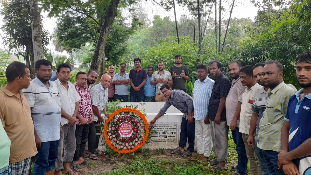 শিবগঞ্জে জুলাই আন্দোলনের দুই শহিদের কবরে বিএনপির শ্রদ্ধা নিবেদন