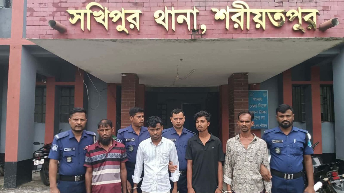 শরীয়তপুরের সখিপুরে মাদকবিরোধী অভিযানে তিন মাদক কারবারি আটক, আদালতে প্রেরণ