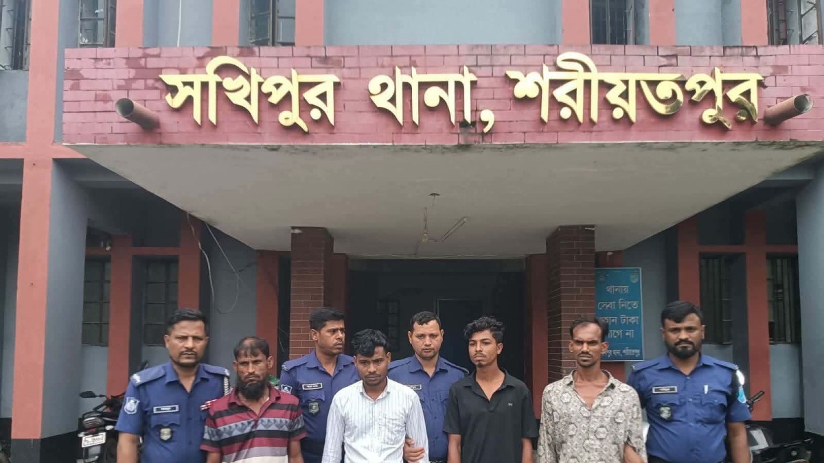 শরীয়তপুরের সখিপুরে মাদকবিরোধী অভিযানে তিন মাদক কারবারি আটক, আদালতে প্রেরণ