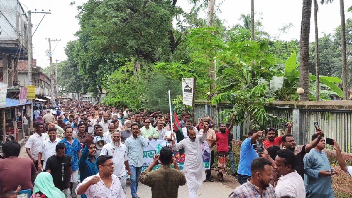 রাণীনগরে গণঅভ্যুত্থান দিবস উপলক্ষে বিএনপির আনন্দ র‍্যালি ও পথসভা