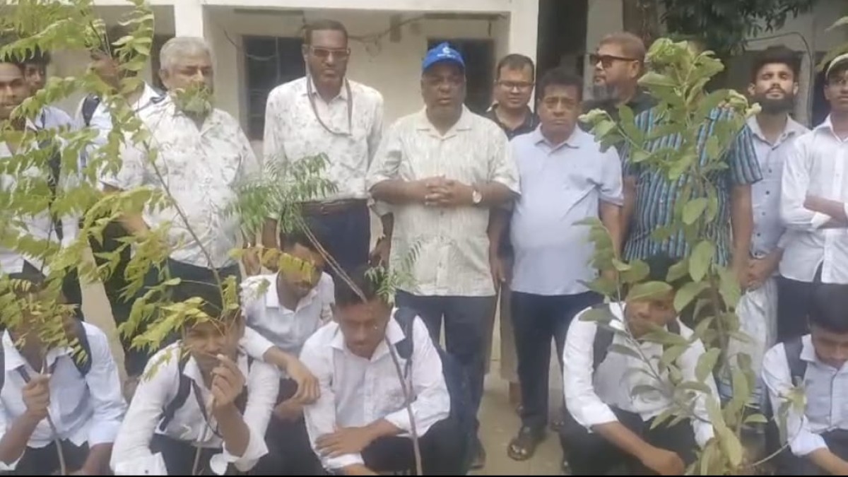 ডেমরায় এম এ সাত্তার উচ্চ বিদ্যালয়ে বৃক্ষরোপণ কর্মসূচি