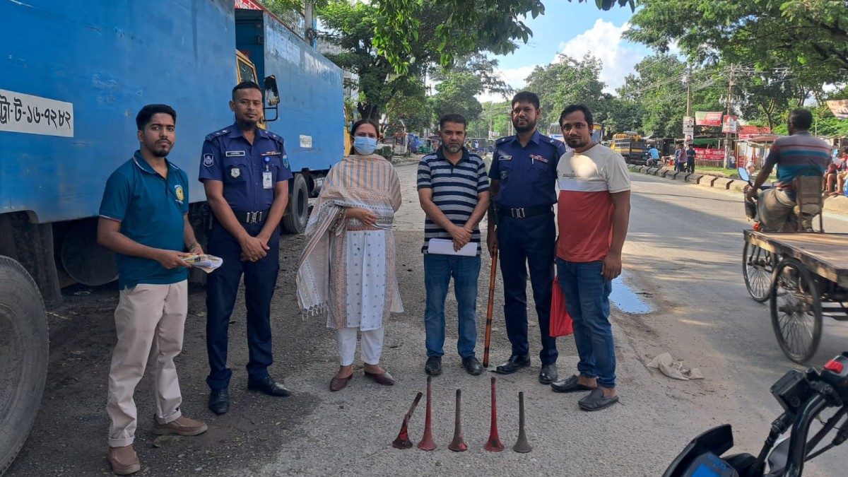 পাবনায় শব্দদূষণ নিয়ন্ত্রণে অভিযান, জরিমানা ও হাইড্রোলিক হর্ন জব্দ