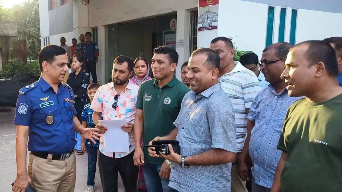   হঠাৎ করেই গোবিন্দগঞ্জ থানা আকস্মিক পরিদর্শন করলেন পুলিশ সুপার