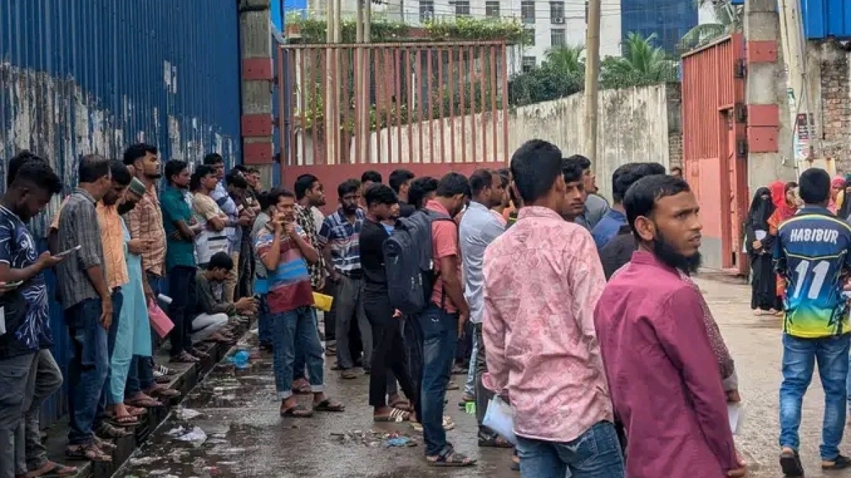 সাধারণ মানুষের জীবন যাপন খুবই কষ্টের