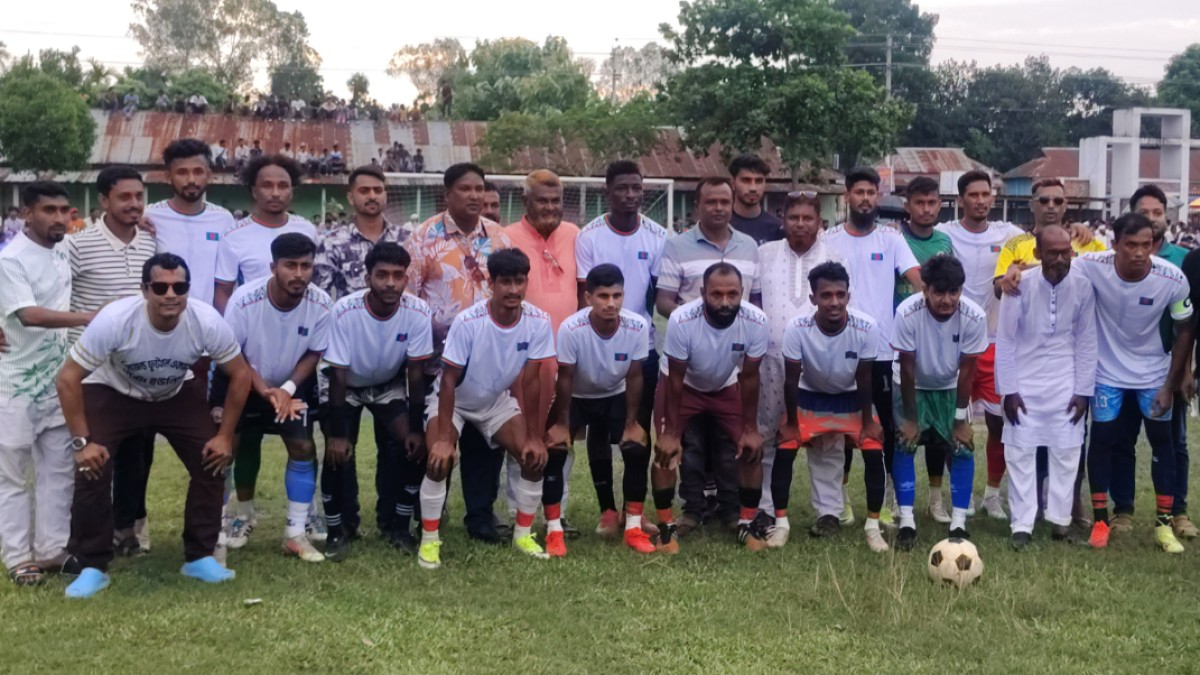 মাদারগঞ্জে আরাফাত রহমান কোকো স্মৃতি ফুটবল টুর্নামেন্টের দ্বিতীয় সেমিফাইনাল অনুষ্ঠিত