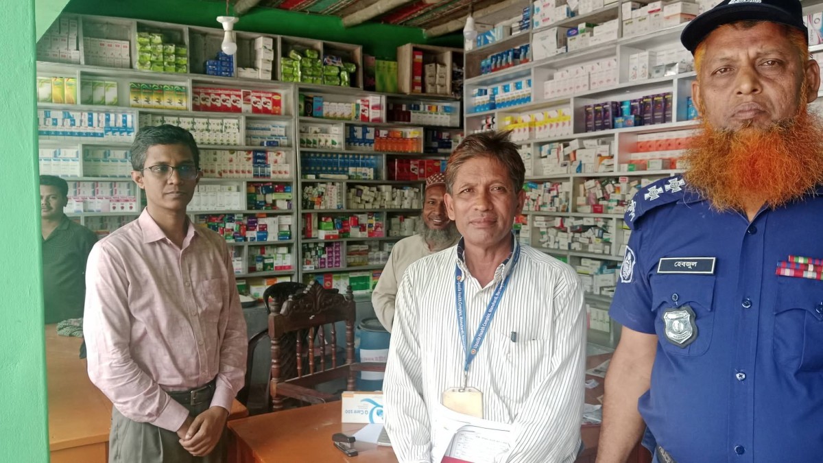 মনোহরদীতে ভোক্তা অধিকারের অভিযানে দুই ওষুধ ব্যবসায়ীকে ৫ হাজার টাকা জরিমানা