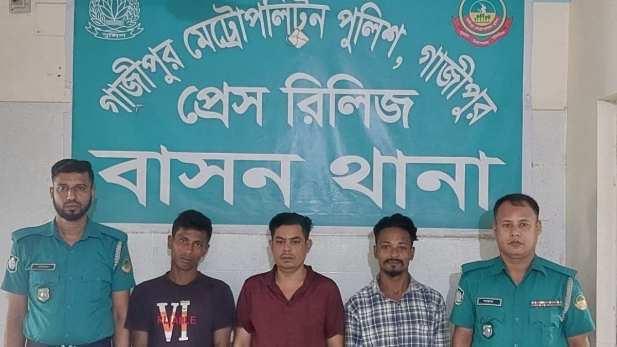 বাসন থানার বিশেষ অভিযানে নারী ও শিশু মামলার এজাহারভুক্তসহ ৩ আসামি গ্রেফতার