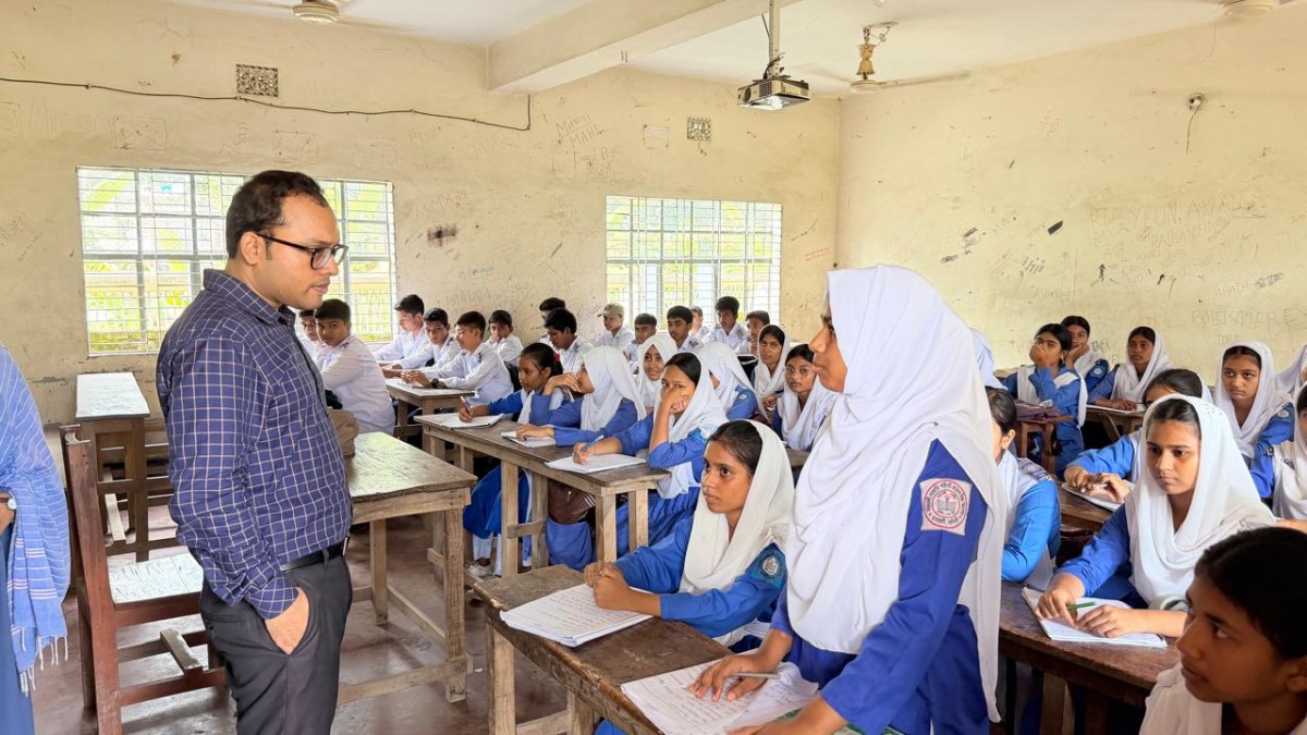 মনোহরদী সরকারী মডেল পাইলট উচ্চ বিদ্যালয়  পরিদর্শনে ইউএনও,বিরতির পর উপস্থিতি নিয়ে উদ্বেগ