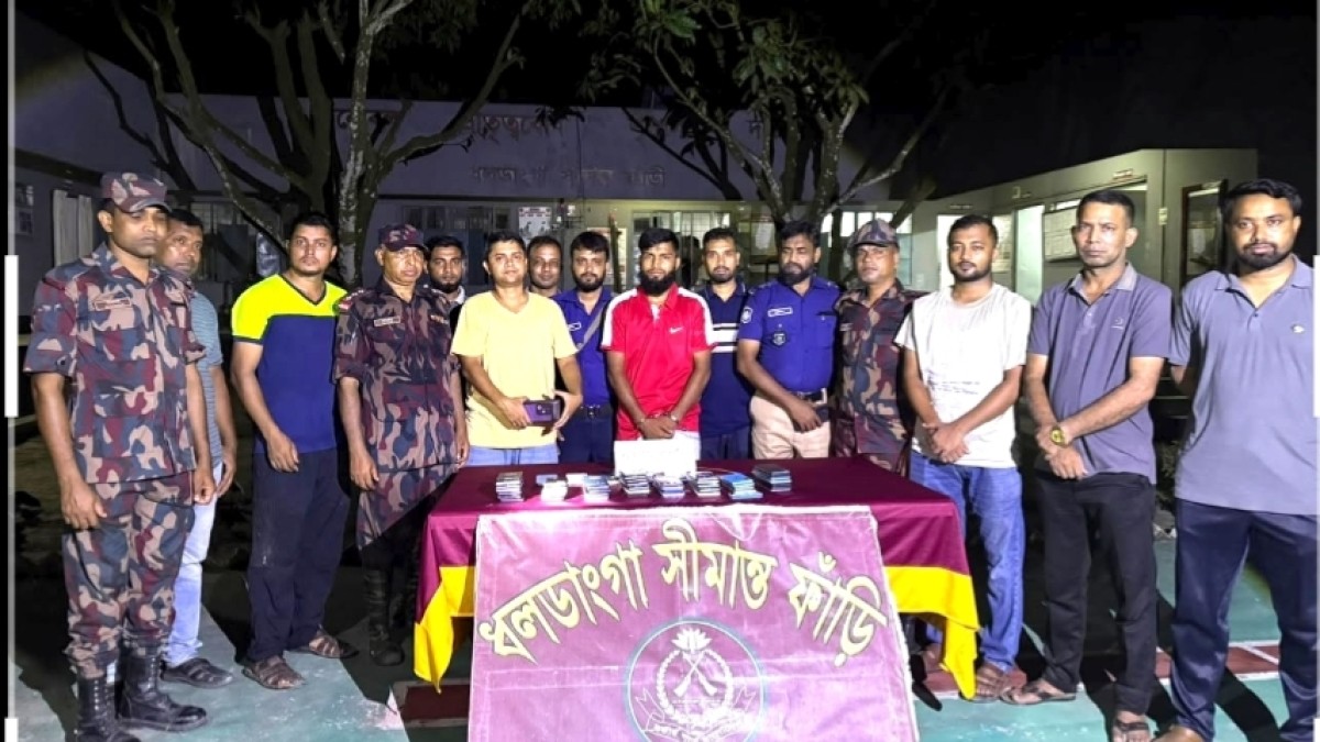 ভূরুঙ্গামারীতে হাঁস-মুরগির খোঁয়াড়ে মিলল ৫৫ ভারতীয় মোবাইল, আটক ১