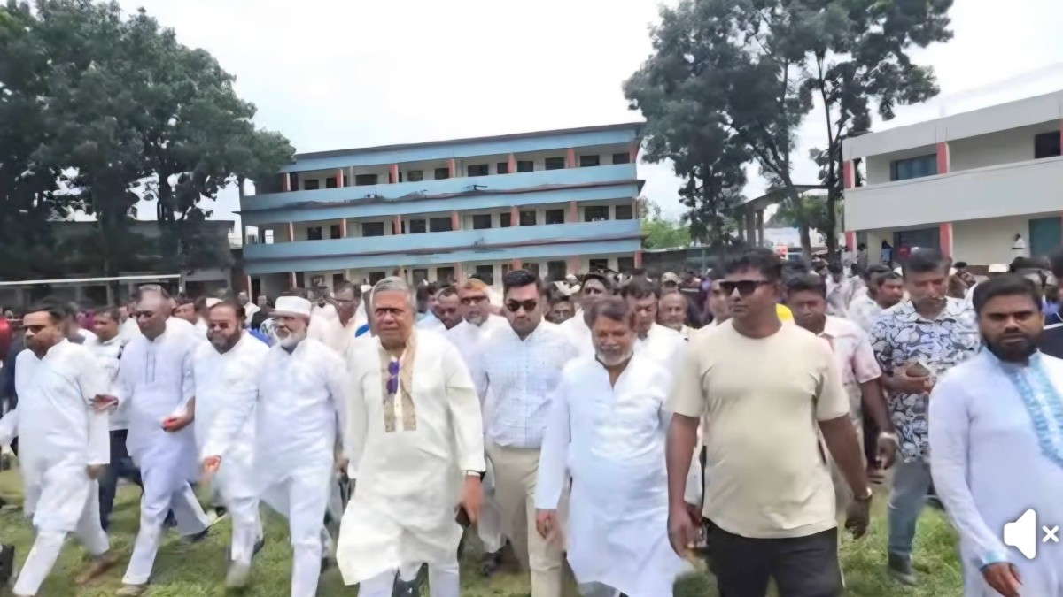 গাজীপুর সদরে ক্ষুদ্র নৃ-গোষ্ঠীর শিক্ষার্থীদের বৃত্তি বাইসাইকেল ও নারীদের সেলাই মেশিন বিতরণ 