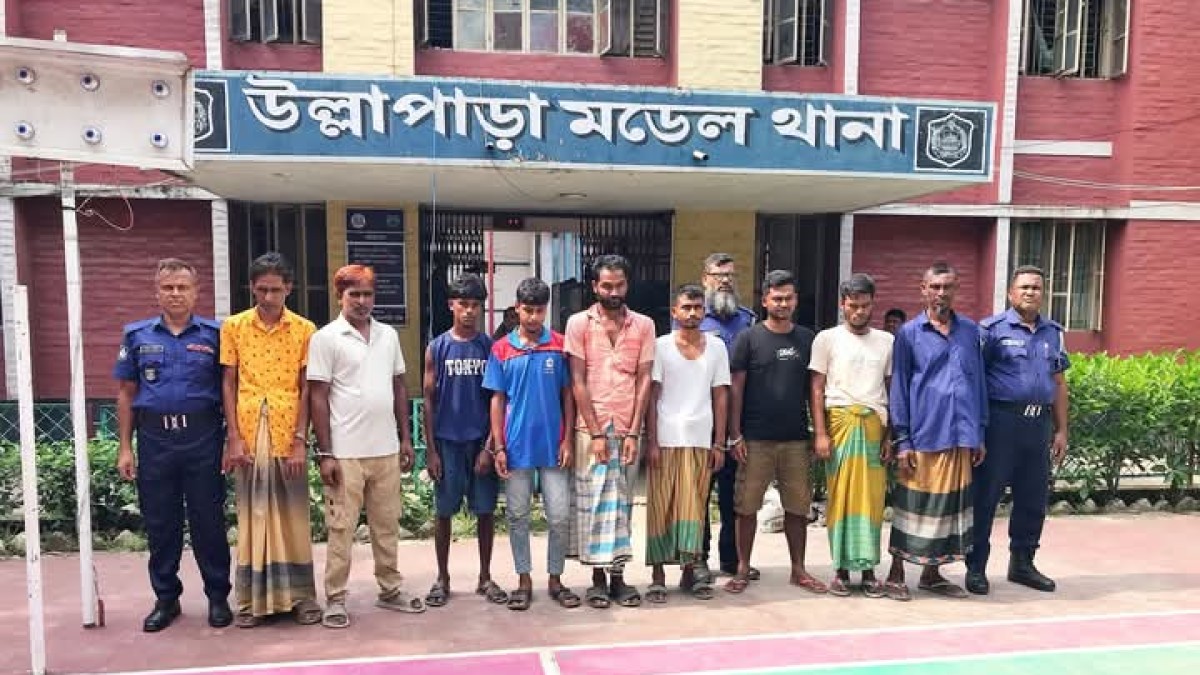 উল্লাপাড়ায় রাতভর পুলিশের বিশেষ অভিযান, মাদক ও ওয়ারেন্টভুক্ত আসামিসহ গ্রেপ্তার ১০
