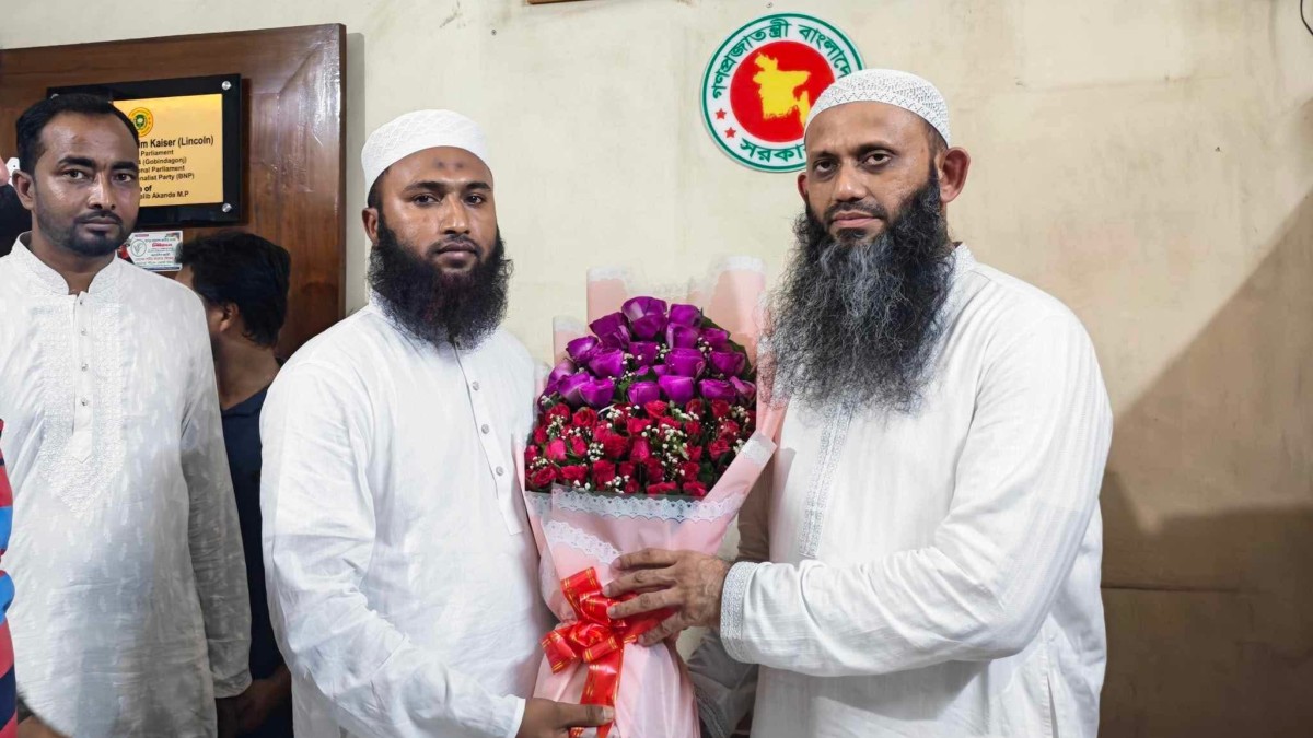 ধর্ম প্রতিমন্ত্রীর সাথে হালাল ব্যবসায়ী নেতা মো আবদুল্লাহ শাহীন মন্ডলের সৌজন্য সাক্ষাৎ ও শুভেচ্ছা বিনিময়