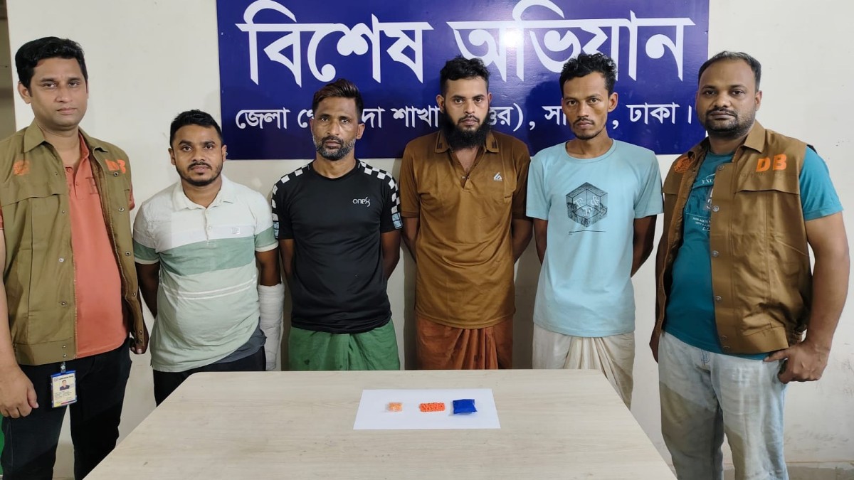সাভার ও ধামরাইয়ে ডিবির সাঁড়াশি অভিযান, ইয়াবাসহ গ্রেপ্তার ৪