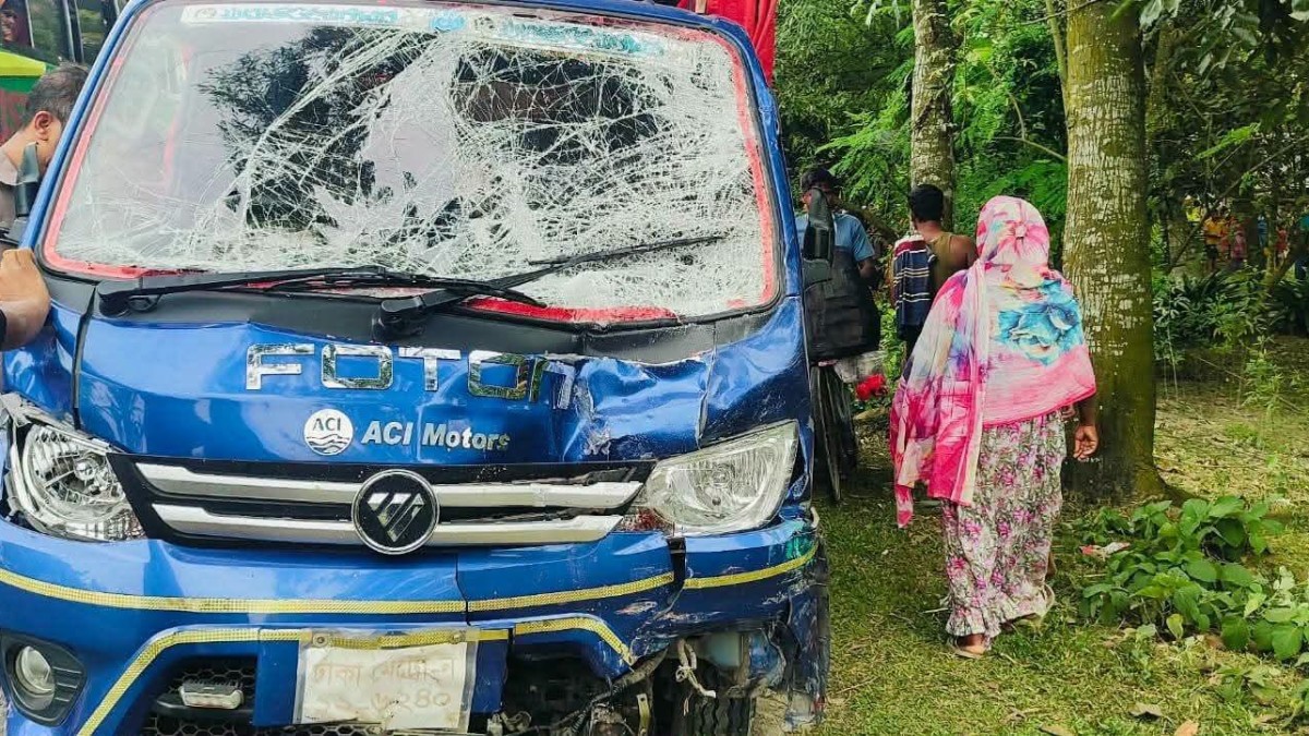 ঠাকুরগাঁওয়ে ভূল্লীতে সড়ক দুর্ঘটনায় প্রাণ গেল নারীসহ দুজনের, আহত ৪